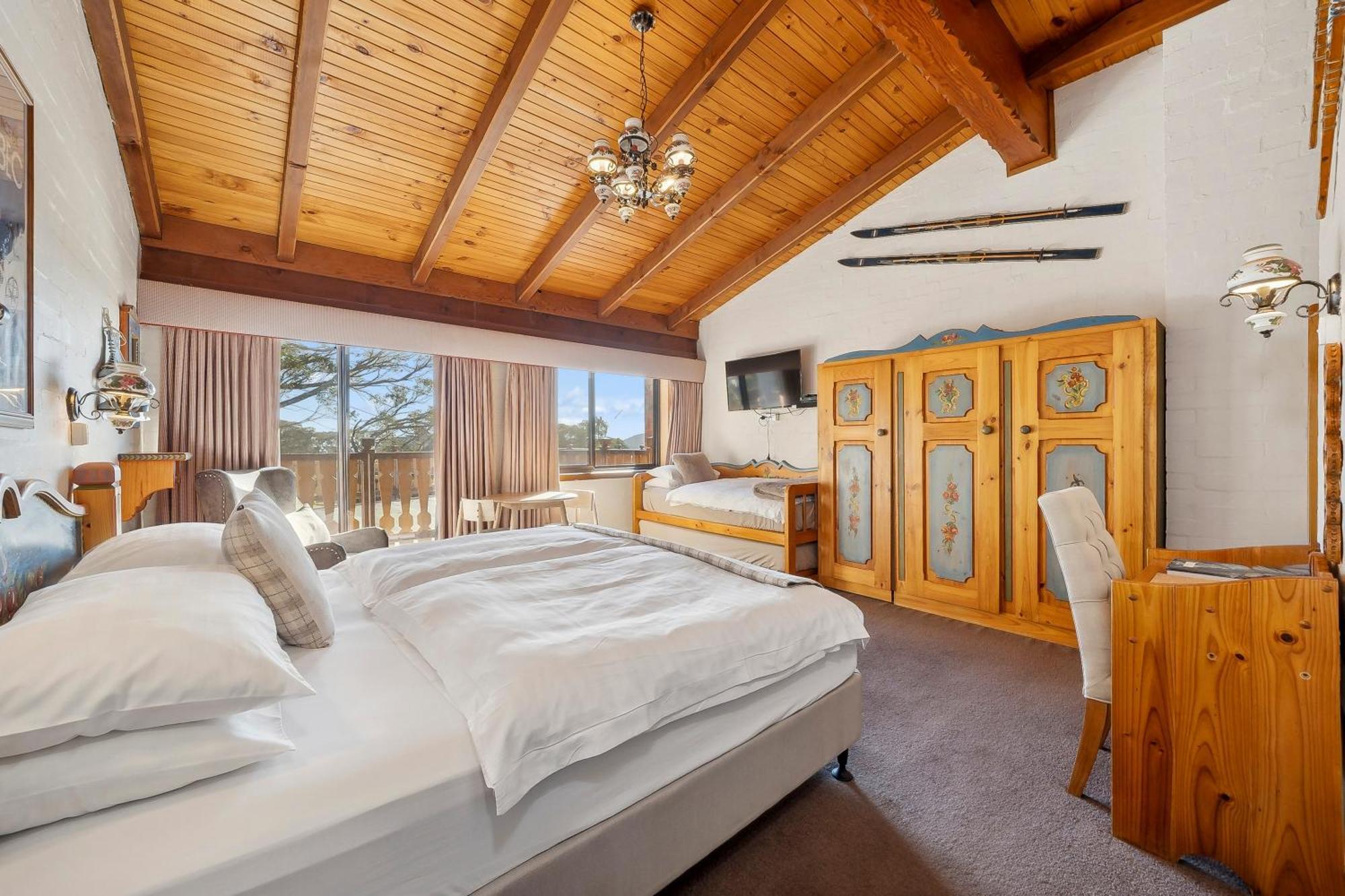 Hotel Pension Grimus Mount Buller Exteriör bild